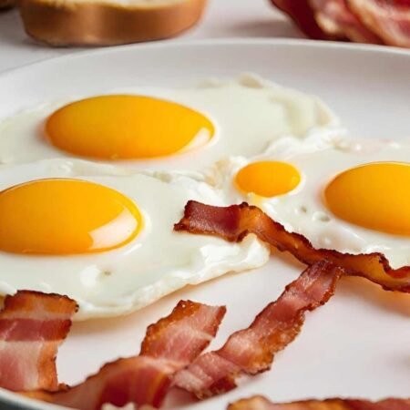 HUEVOS CON BEICON Y 3 HUEVOS